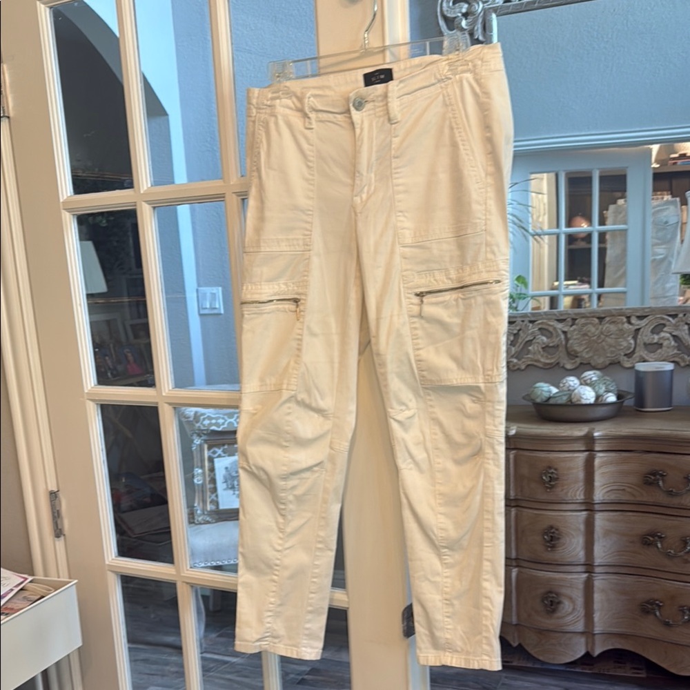 White house Black Market “The Slim Crop” Size 4